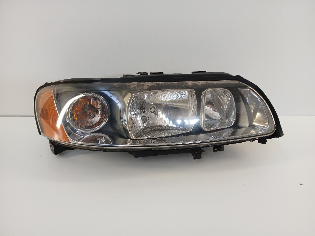 Faro ant dx VOLVO V70